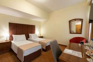 Гостиница Сретенская Москва Улучшенный двухместный номер с 2 отдельными кроватями-1